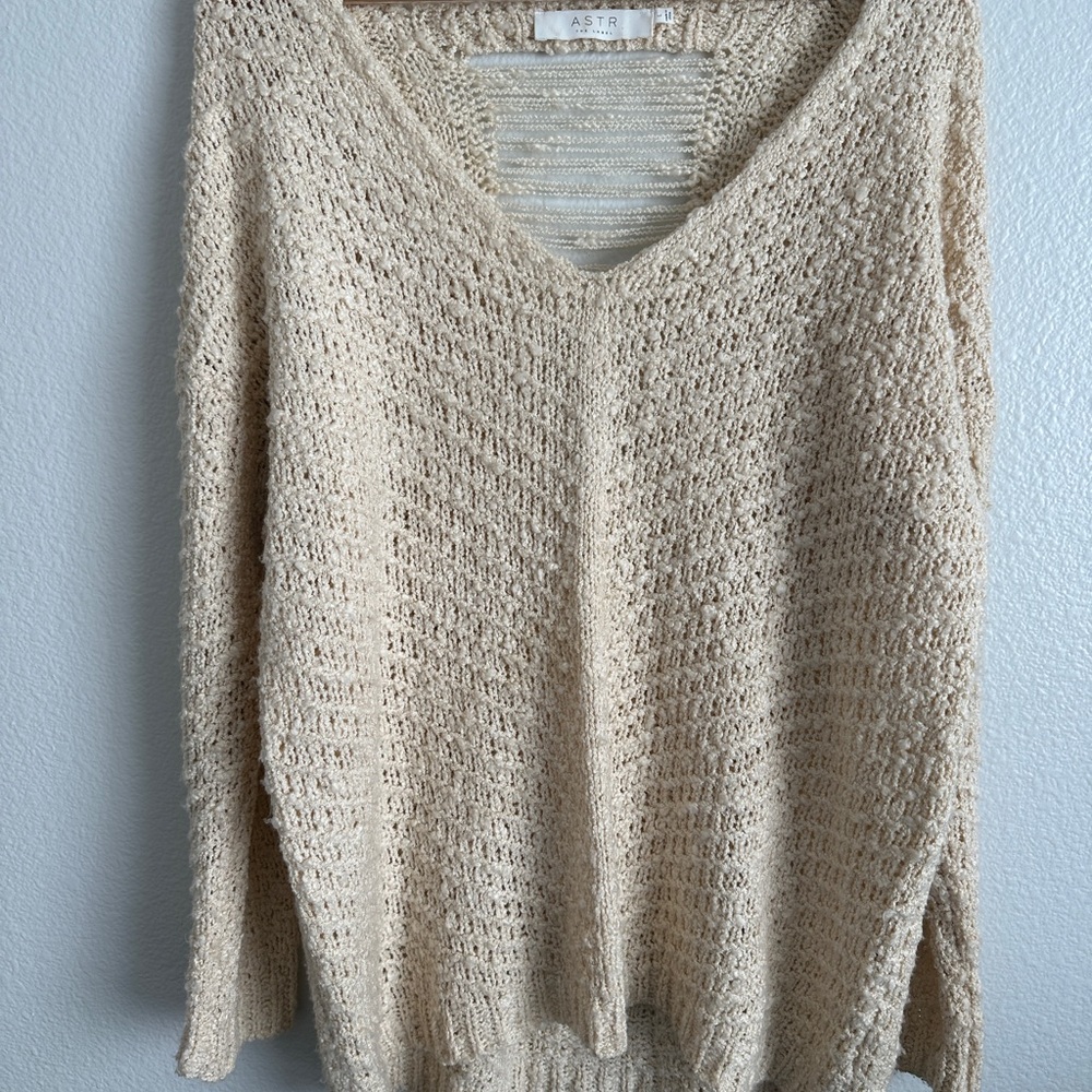 ASTR Women's Beige V-Neck Sweater